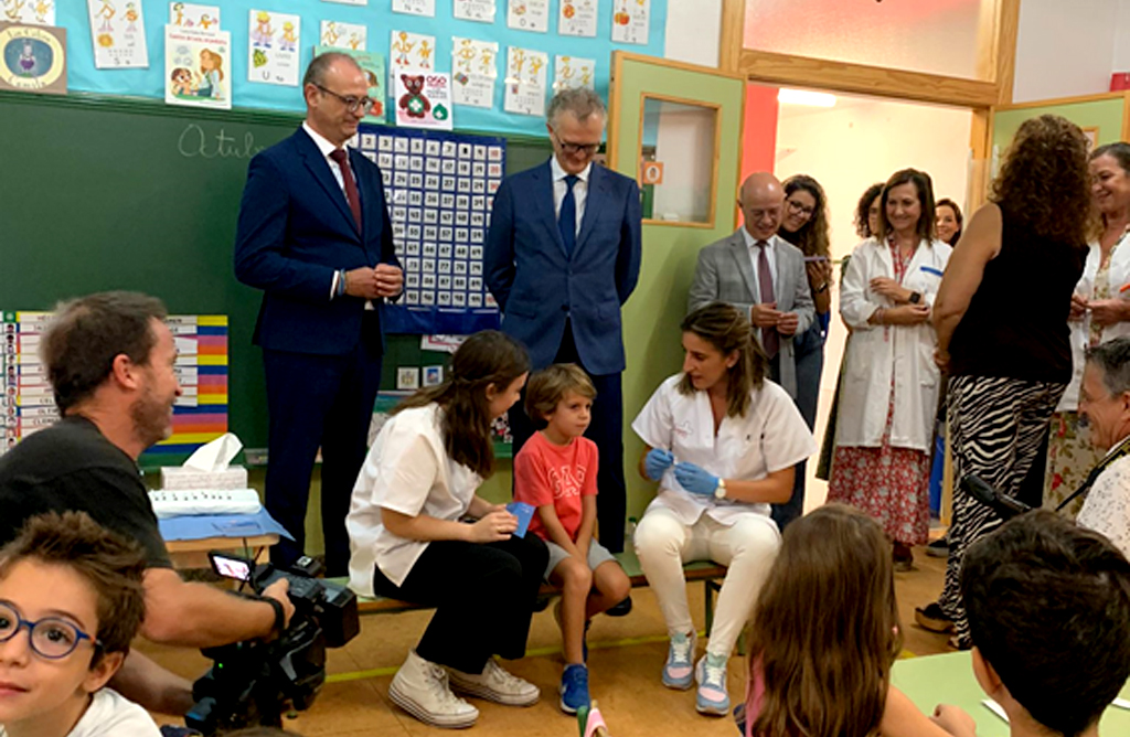 Cerca de 120.000 escolares inician el lunes la vacunacin frente a la gripe en sus propios colegios 